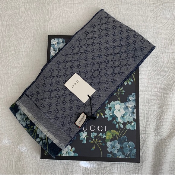 Gucci Midnight blue bloom minorophin scarf/wrap - Picture 5 of 7